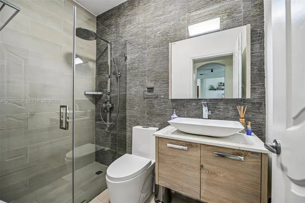 8175 NW 114th Pl Doral, FL 33178