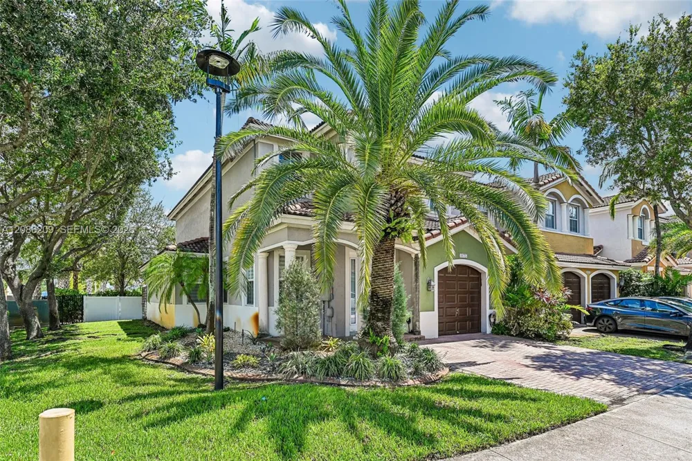 8175 NW 114th Pl Doral, FL 33178