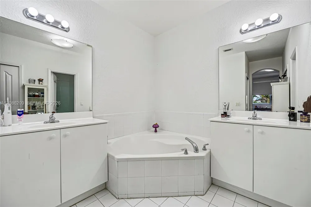 8175 NW 114th Pl Doral, FL 33178