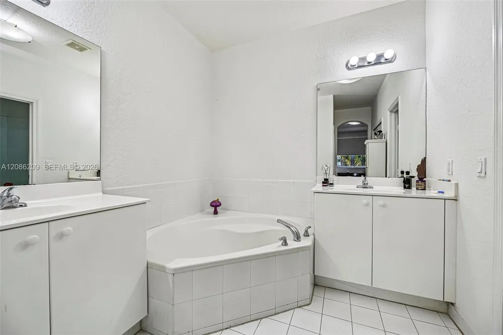 8175 NW 114th Pl Doral, FL 33178