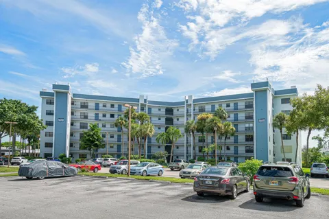 4640 LUCERNE LAKES BOULEVARD W #303