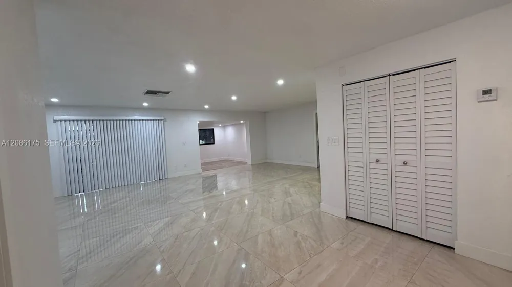 19109 E Lake Dr Hialeah, FL 33015