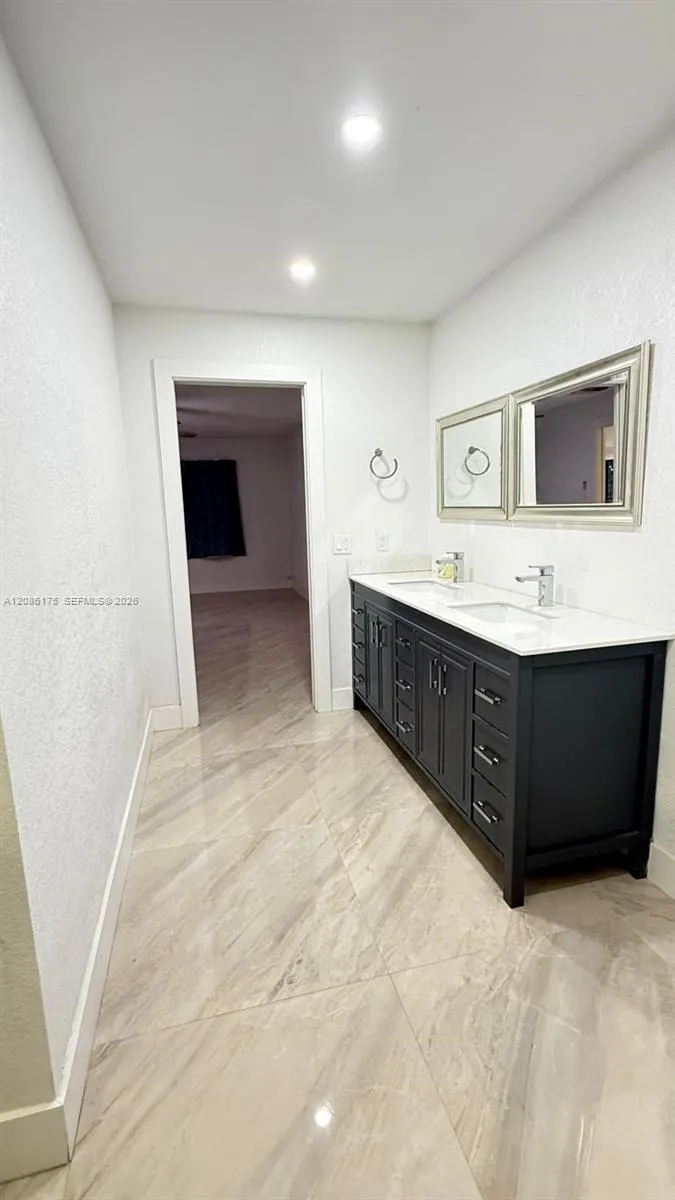 19109 E Lake Dr Hialeah, FL 33015