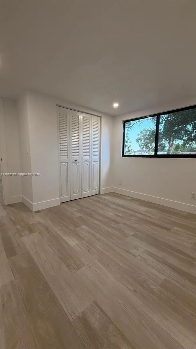 19109 E Lake Dr Hialeah, FL 33015