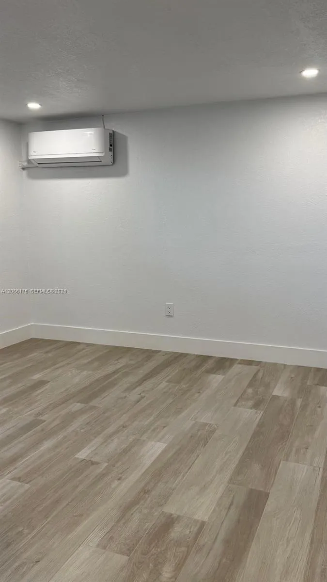 19109 E Lake Dr Hialeah, FL 33015