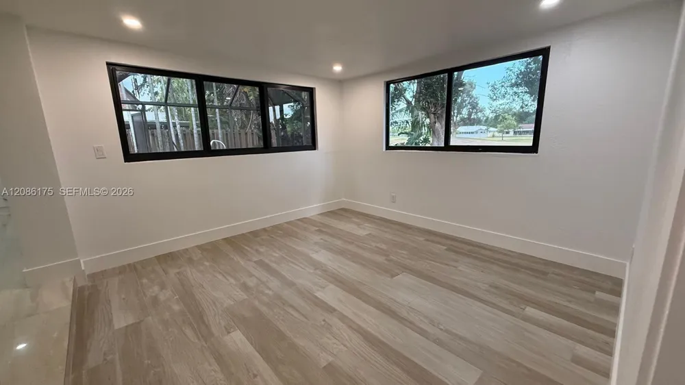 19109 E Lake Dr Hialeah, FL 33015
