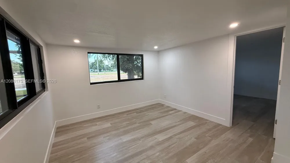 19109 E Lake Dr Hialeah, FL 33015