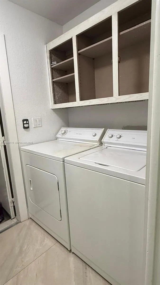19109 E Lake Dr Hialeah, FL 33015
