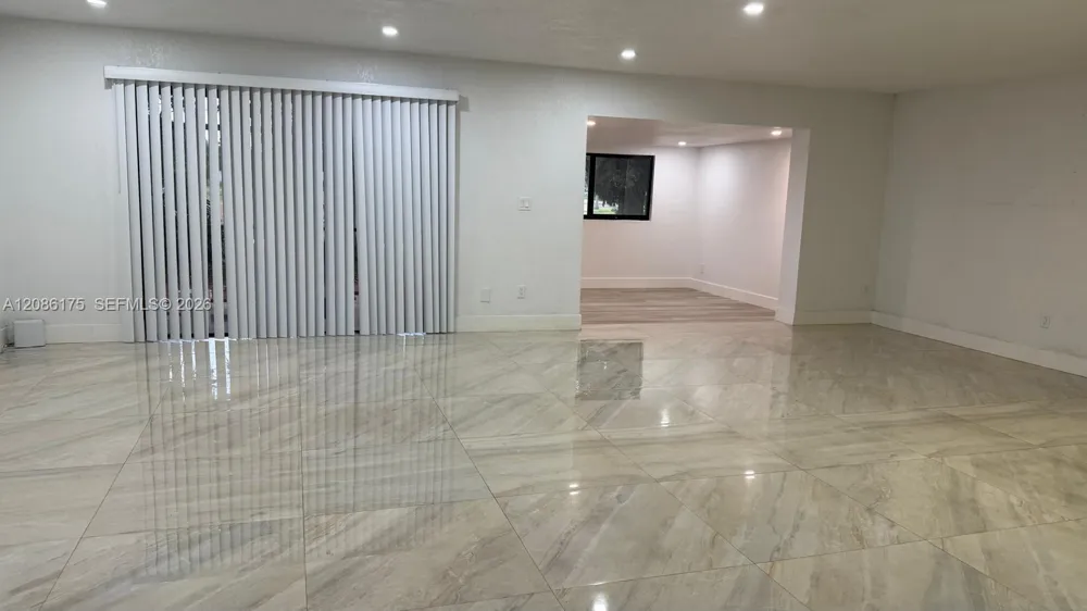 19109 E Lake Dr Hialeah, FL 33015