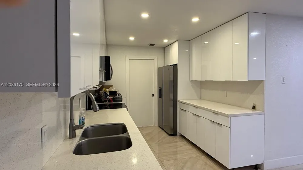 19109 E Lake Dr Hialeah, FL 33015