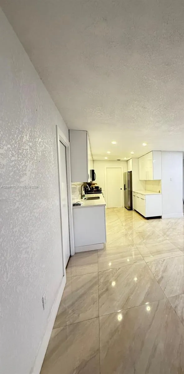 19109 E Lake Dr Hialeah, FL 33015