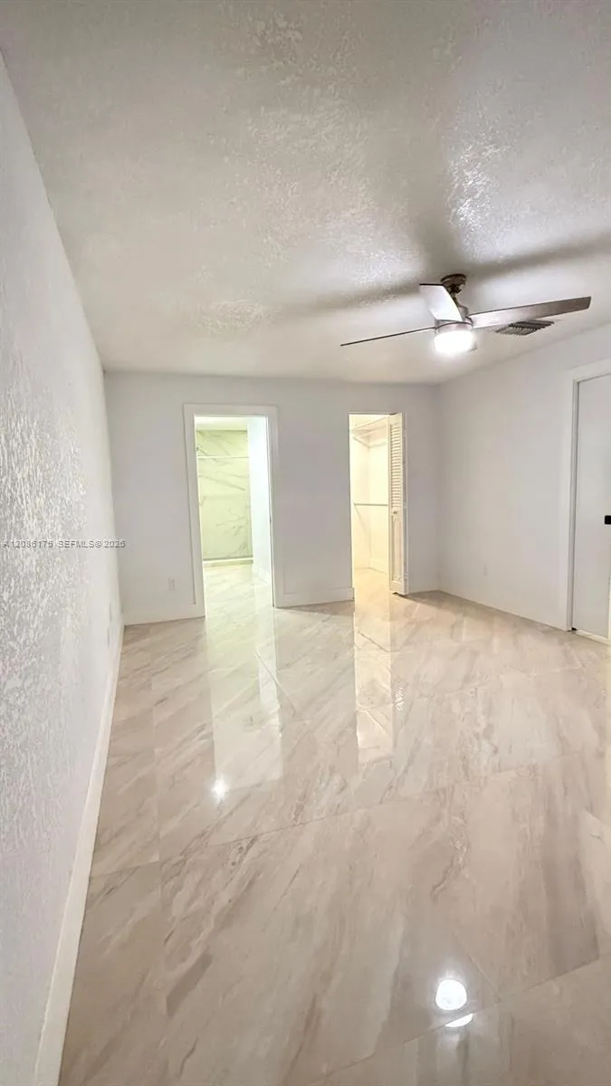 19109 E Lake Dr Hialeah, FL 33015