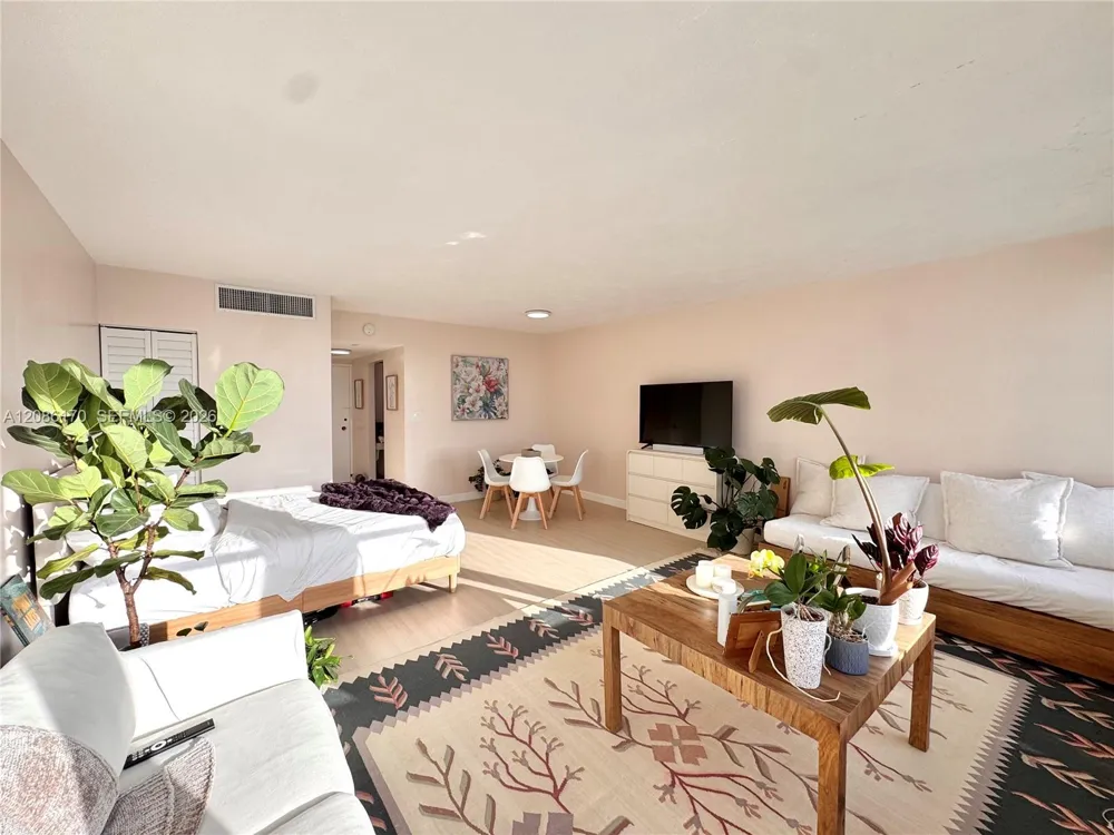2899 Collins Ave #550 Miami Beach, FL 33140