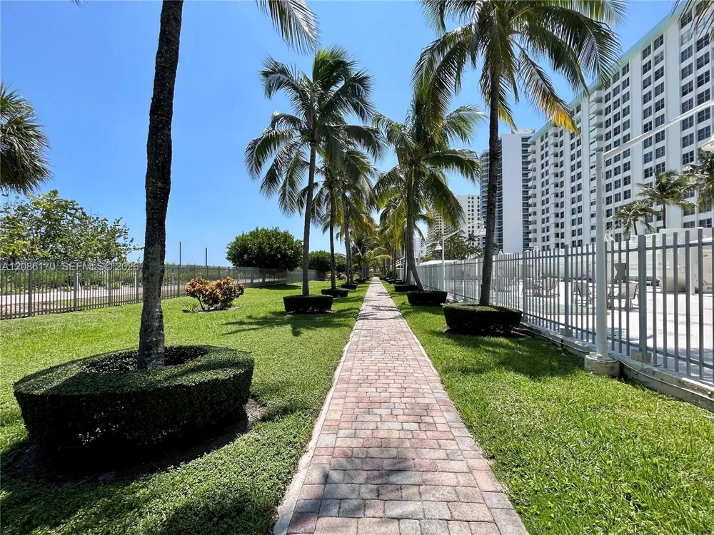 2899 Collins Ave #550 Miami Beach, FL 33140