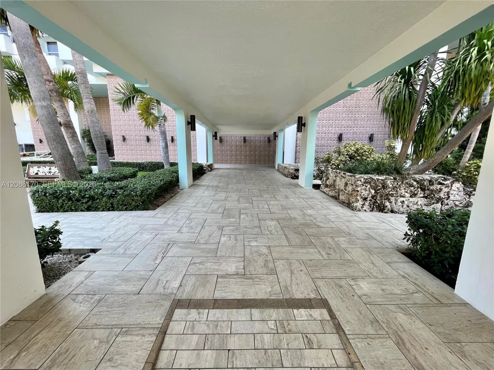 2899 Collins Ave #550 Miami Beach, FL 33140