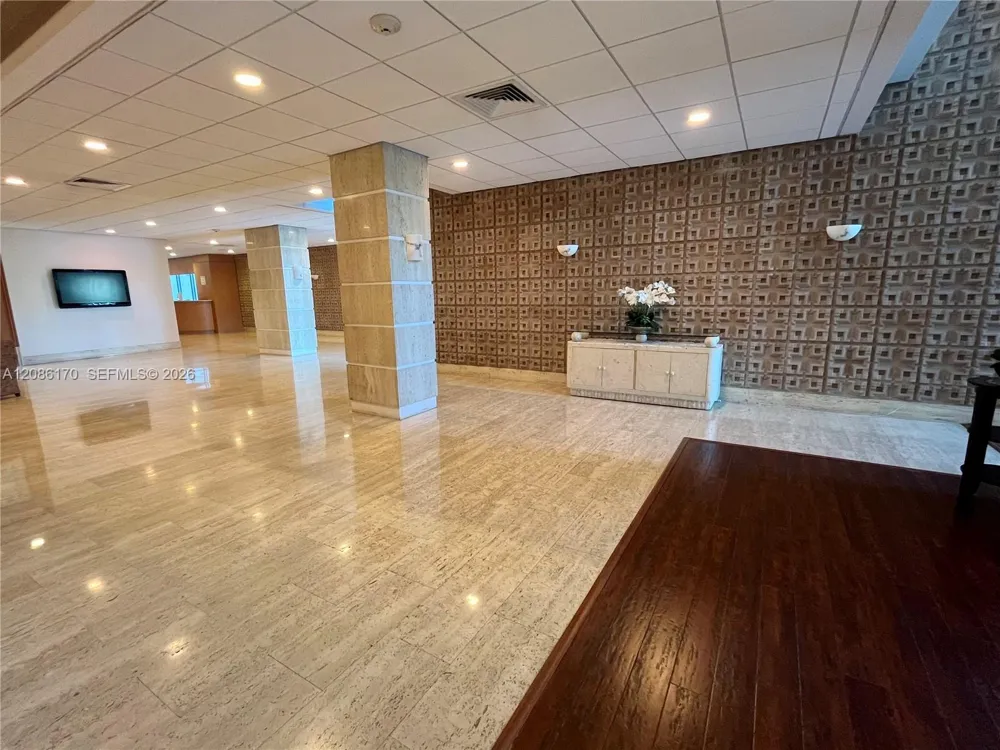 2899 Collins Ave #550 Miami Beach, FL 33140