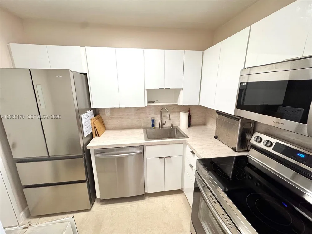 2899 Collins Ave #550 Miami Beach, FL 33140