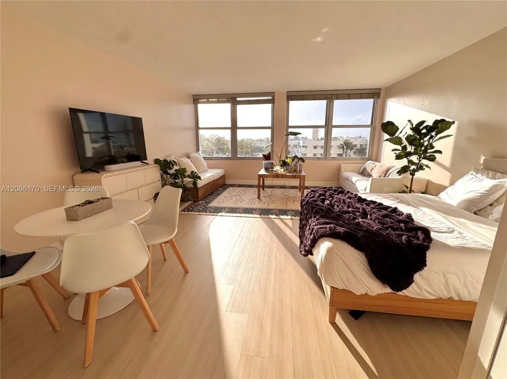 2899 Collins Ave #550 Miami Beach, FL 33140