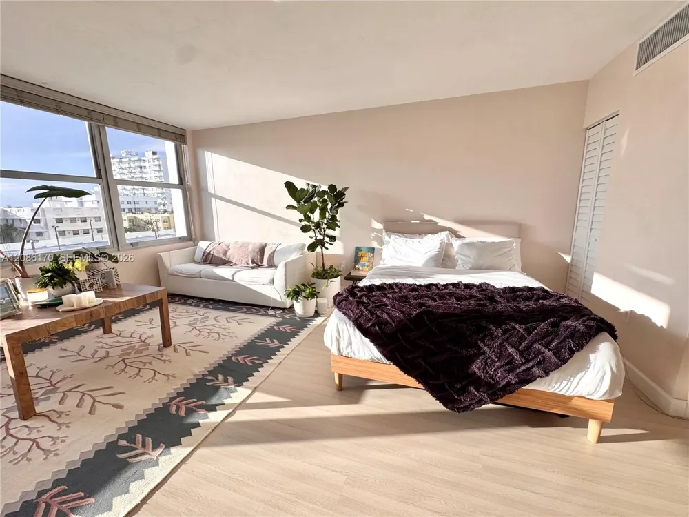 2899 Collins Ave #550 Miami Beach, FL 33140