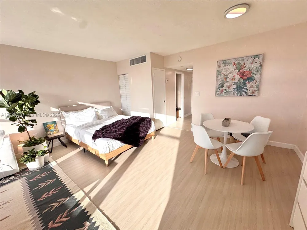 2899 Collins Ave #550 Miami Beach, FL 33140