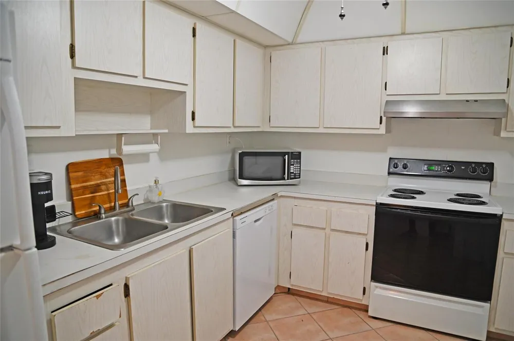 525 OCEAN BOULEVARD #923 Pompano Beach, FL 33062