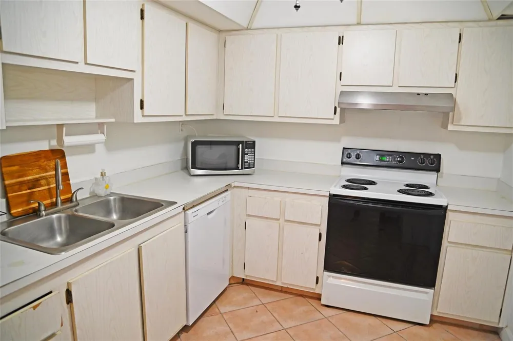525 OCEAN BOULEVARD #923 Pompano Beach, FL 33062
