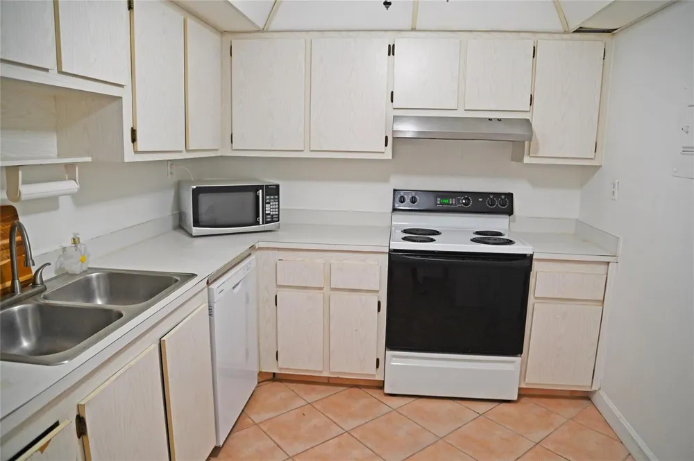 525 OCEAN BOULEVARD #923 Pompano Beach, FL 33062