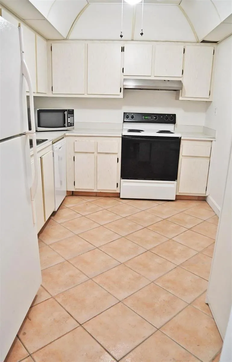 525 OCEAN BOULEVARD #923 Pompano Beach, FL 33062