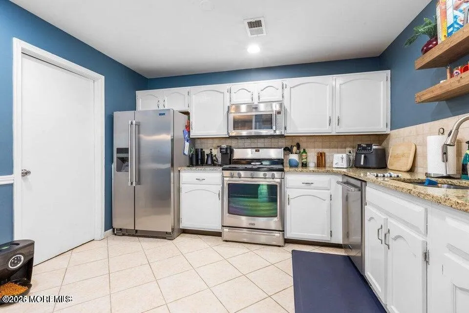334 Mayfair Place Morganville, NJ 07751