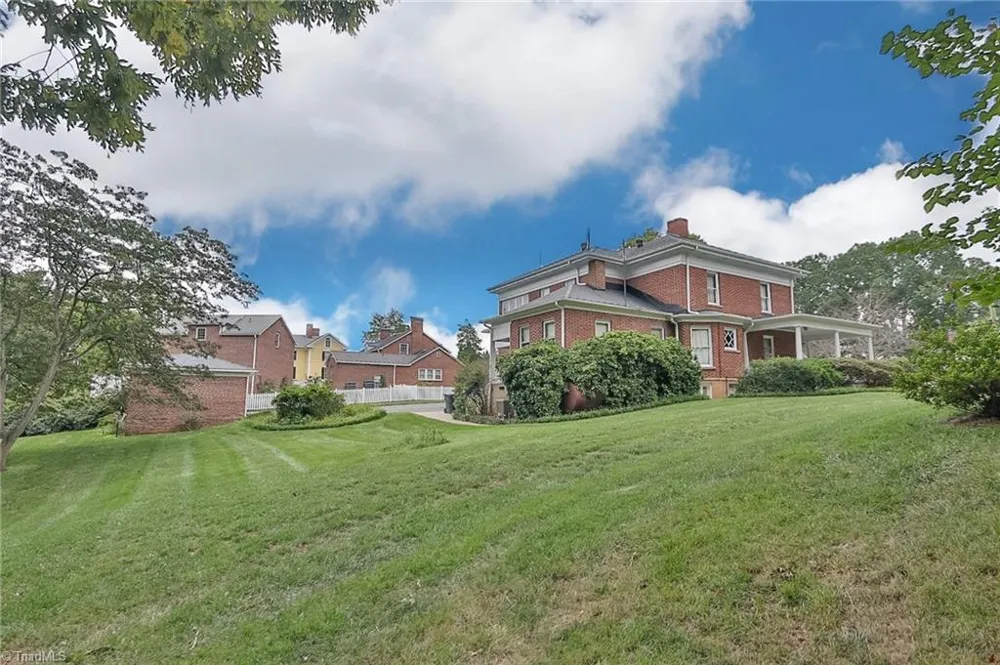 418 W Main Street Elkin, NC 28621