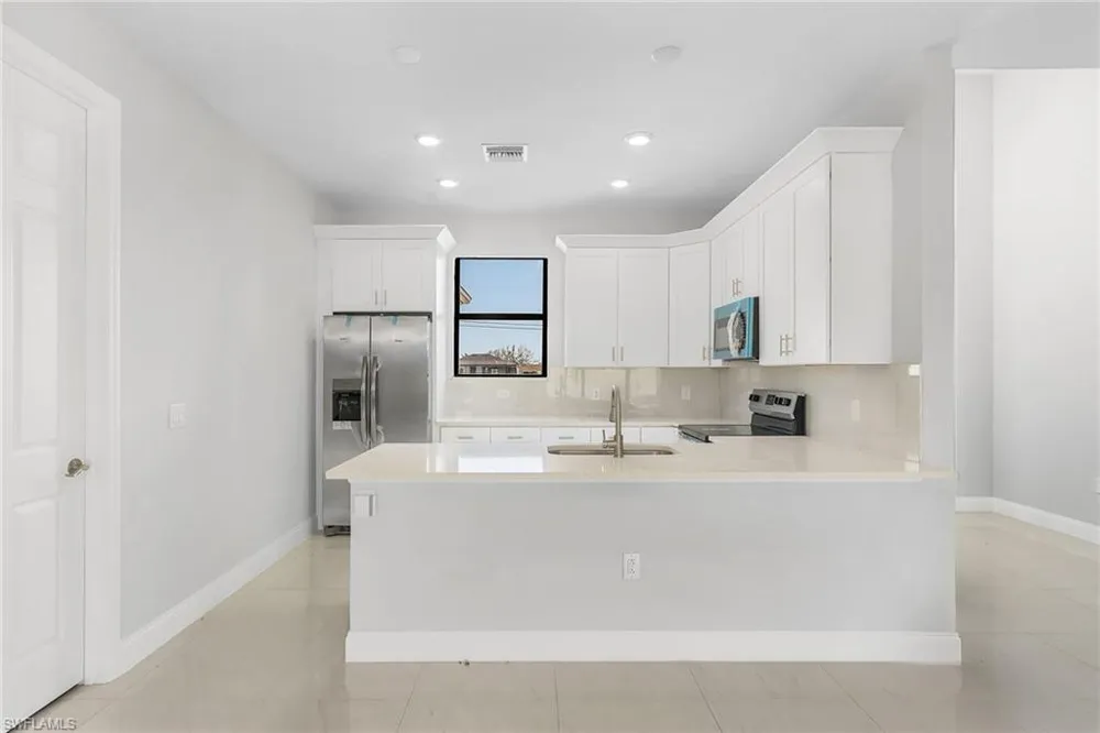 2708 Diplomat Parkway W Cape Coral, FL 33993
