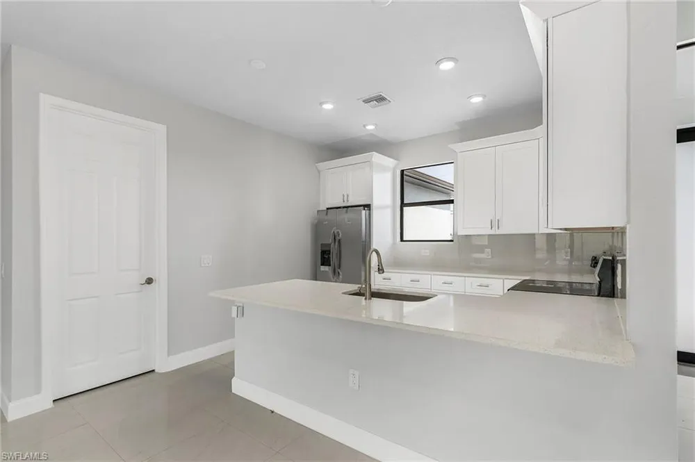 2708 Diplomat Parkway W Cape Coral, FL 33993