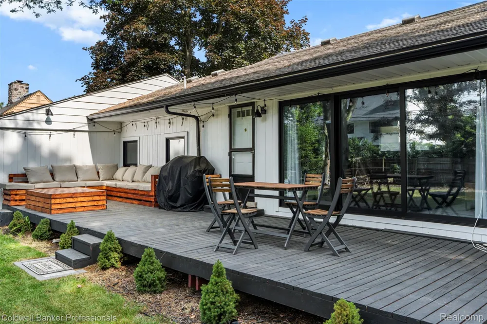 1528 E Maple Road Birmingham City, MI 48009