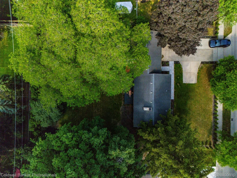 1528 E Maple Road Birmingham City, MI 48009