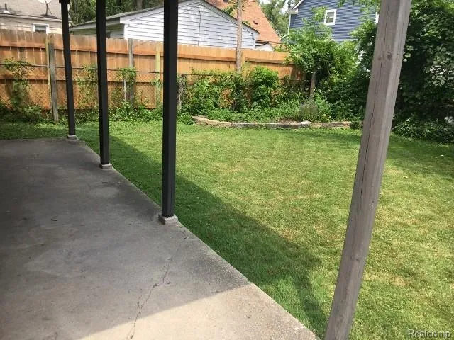 2021 BARRETT AVENUE Royal Oak City, MI 48067