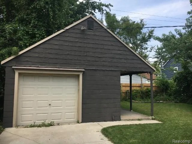 2021 BARRETT AVENUE Royal Oak City, MI 48067