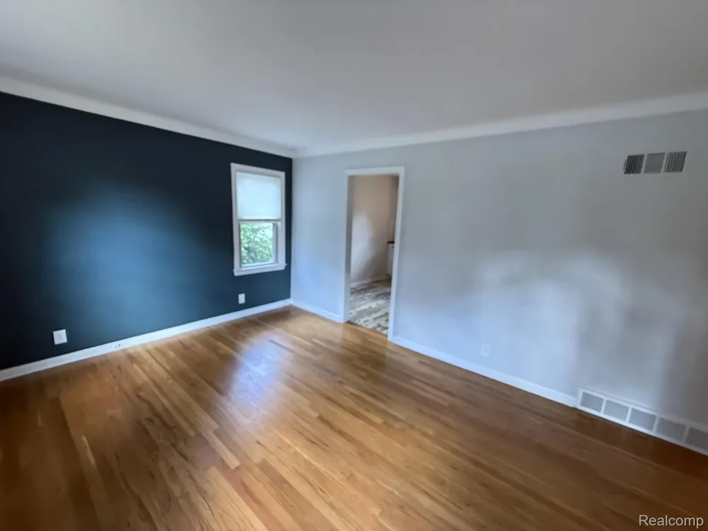 2021 BARRETT AVENUE Royal Oak City, MI 48067
