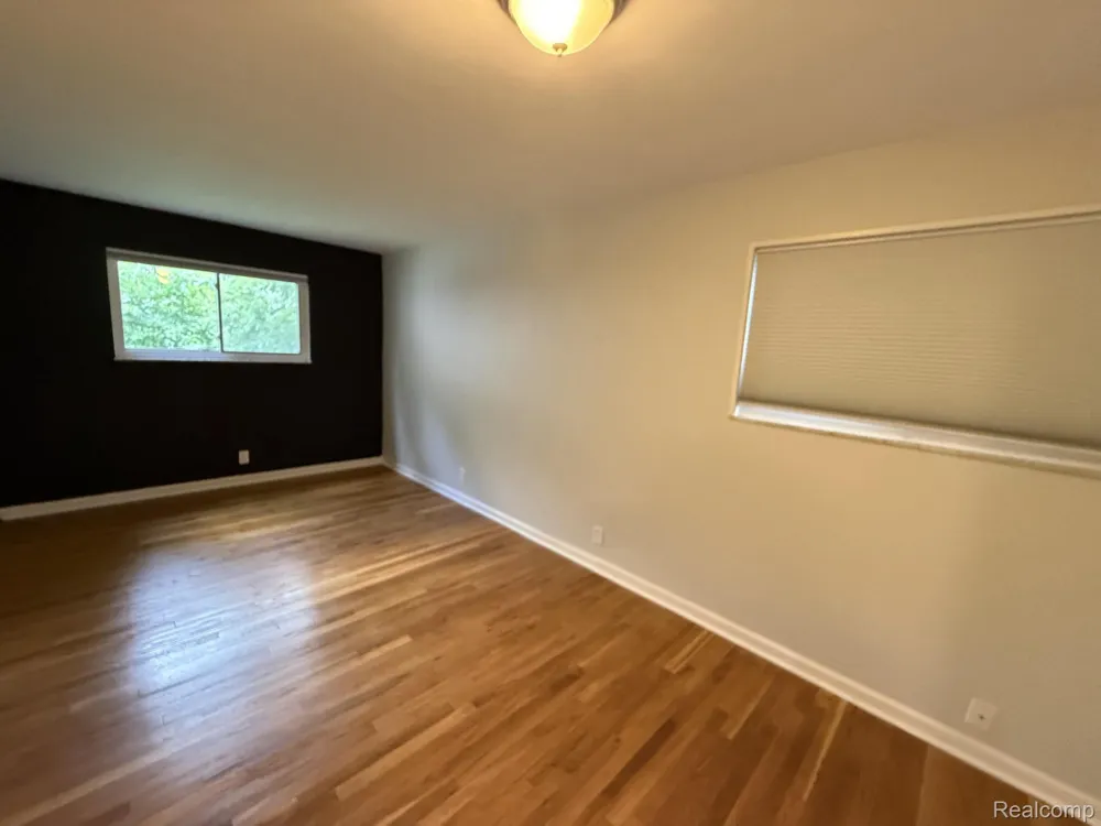 2021 BARRETT AVENUE Royal Oak City, MI 48067