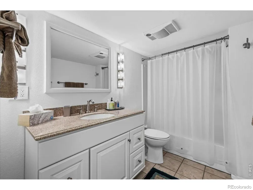 3035 Lakeshore Drive Longmont, CO 80503