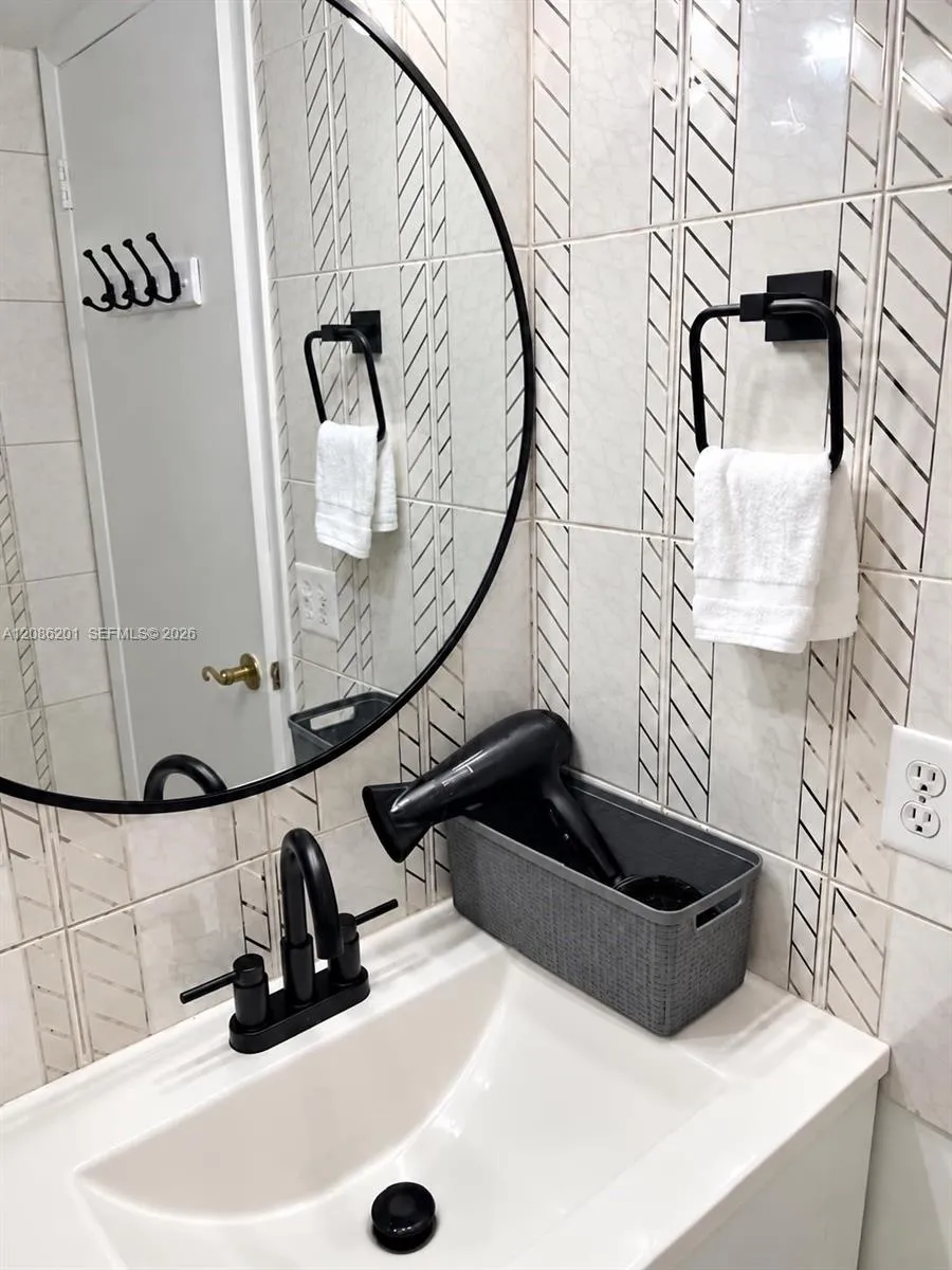 250 181st Dr #413 Sunny Isles Beach, FL 33160