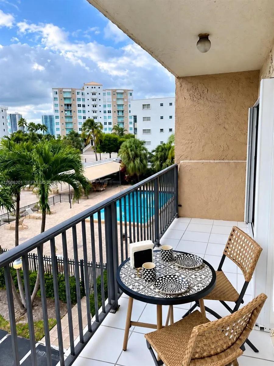 250 181st Dr #413 Sunny Isles Beach, FL 33160