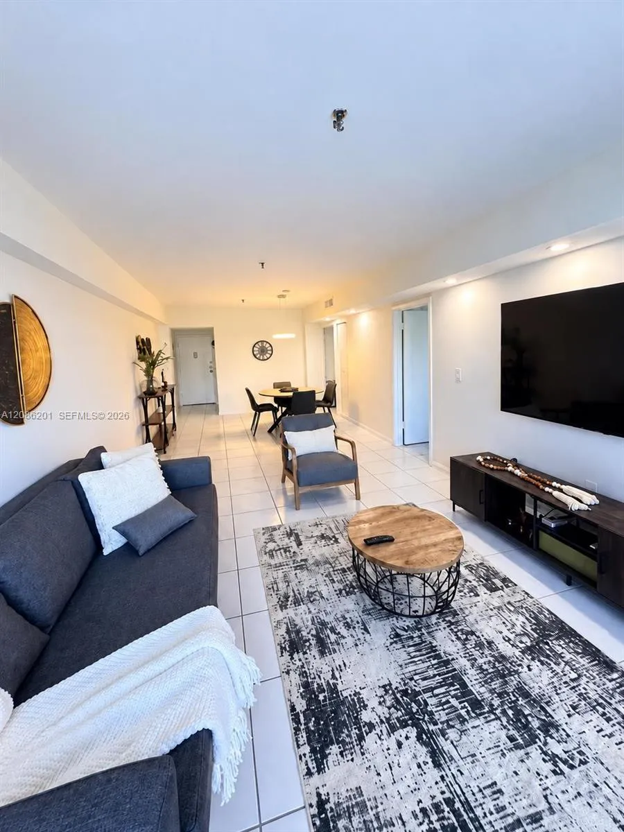 250 181st Dr #413 Sunny Isles Beach, FL 33160