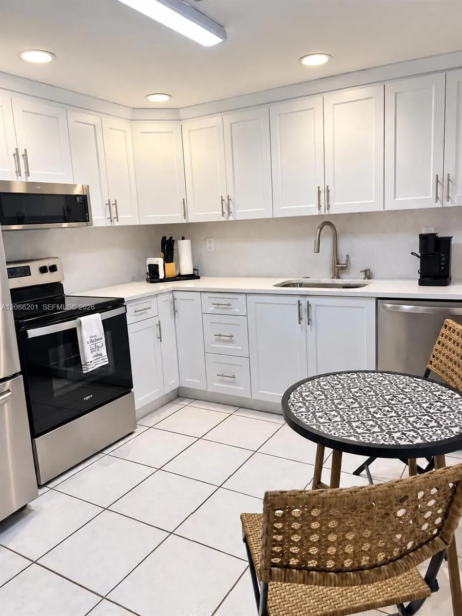 250 181st Dr #413 Sunny Isles Beach, FL 33160