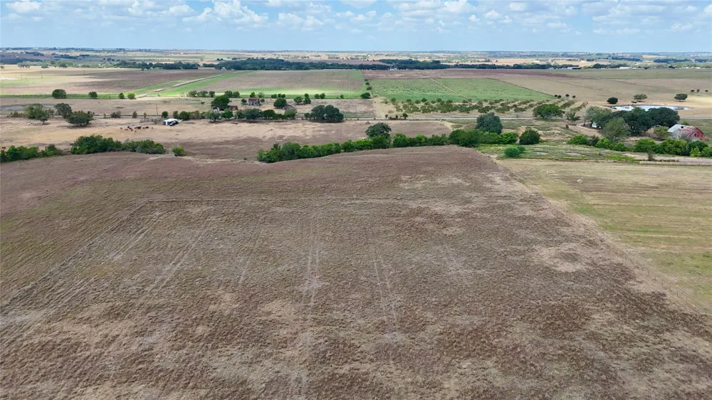4 County Road 366 Shiner, TX 77984