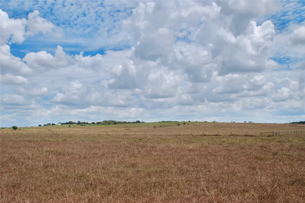 4 County Road 366 Shiner, TX 77984