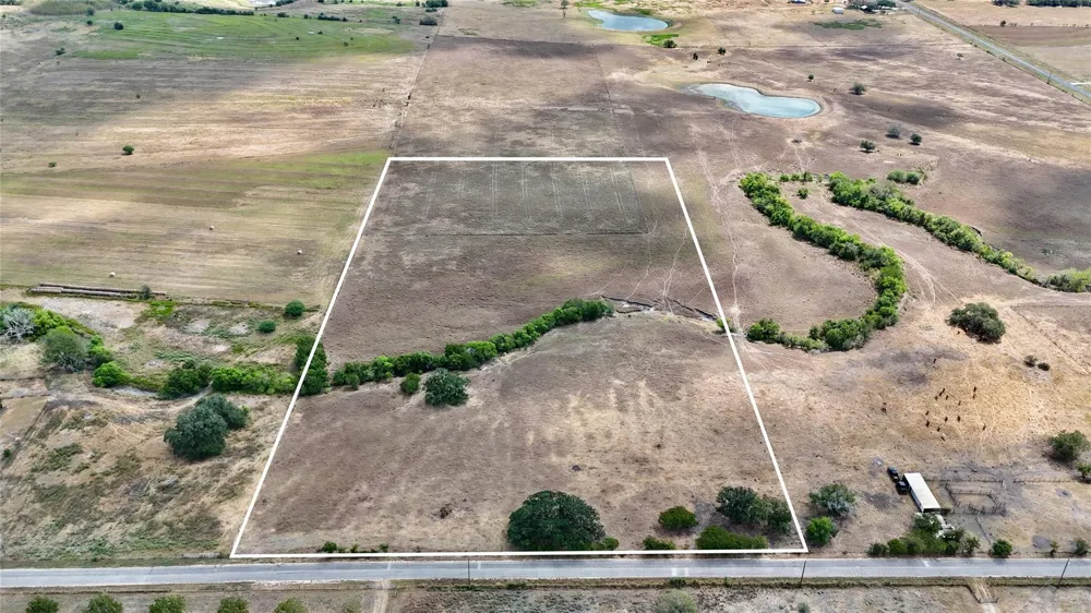 4 County Road 366 Shiner, TX 77984