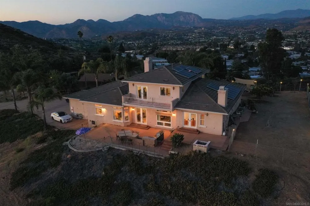 12811 Jackson Hill Dr El Cajon, CA 92021