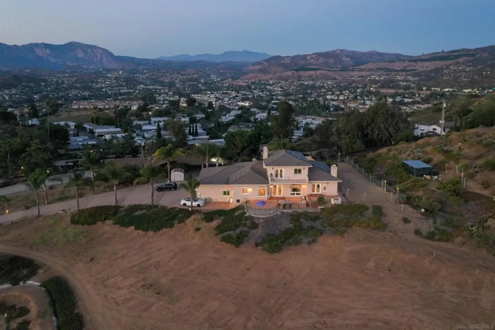 12811 Jackson Hill Dr El Cajon, CA 92021