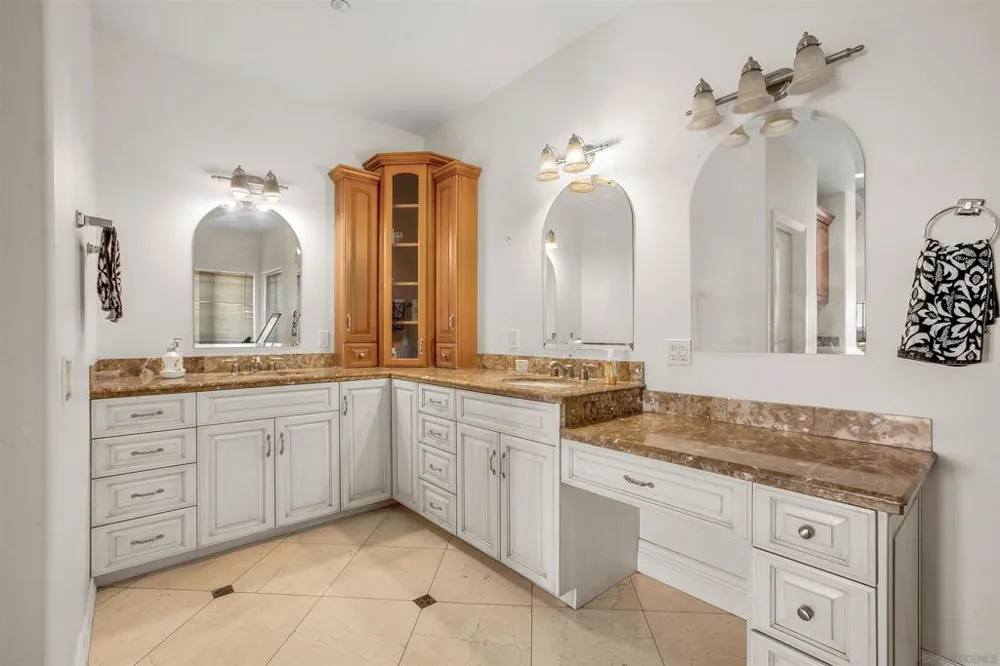 12811 Jackson Hill Dr El Cajon, CA 92021