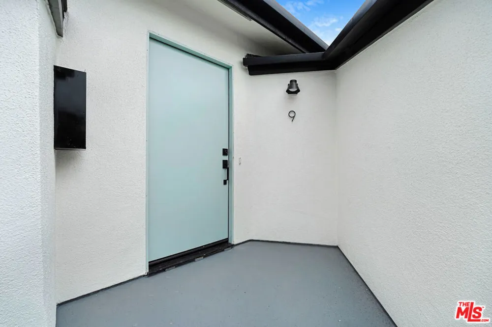 16185 W Sunset Blvd #9 Pacific Palisades, CA 90272